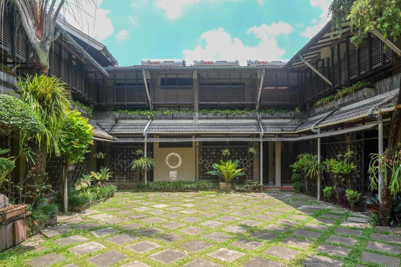 Urbanview Hotel Syariah Wisnugraha By Reddoorz 요그야카르타 외부 사진