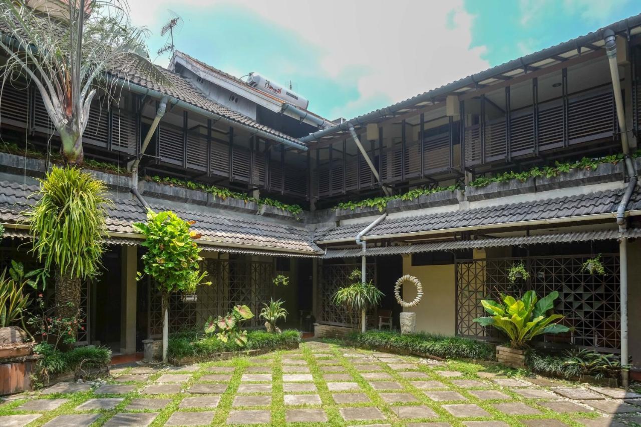 Urbanview Hotel Syariah Wisnugraha By Reddoorz 요그야카르타 외부 사진
