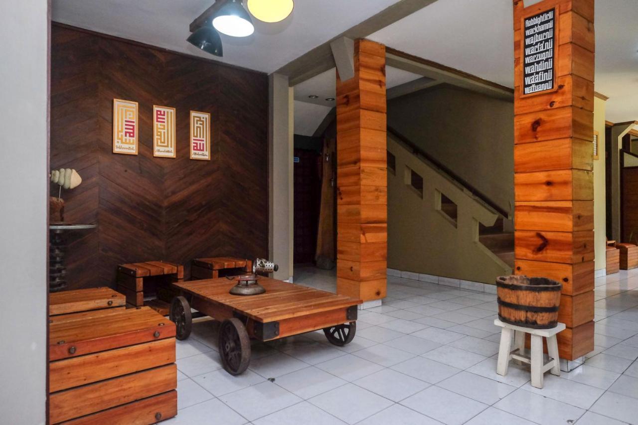 Urbanview Hotel Syariah Wisnugraha By Reddoorz 요그야카르타 외부 사진