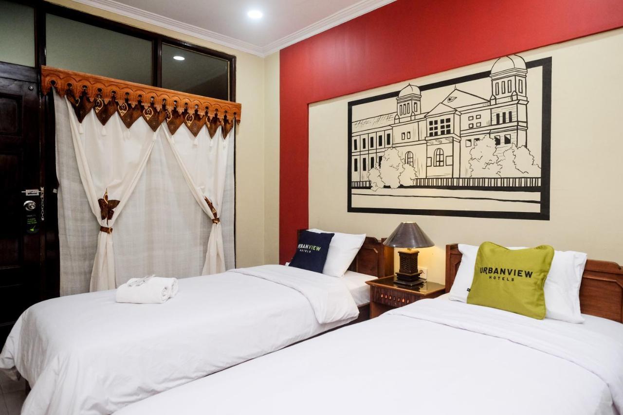 Urbanview Hotel Syariah Wisnugraha By Reddoorz 요그야카르타 외부 사진