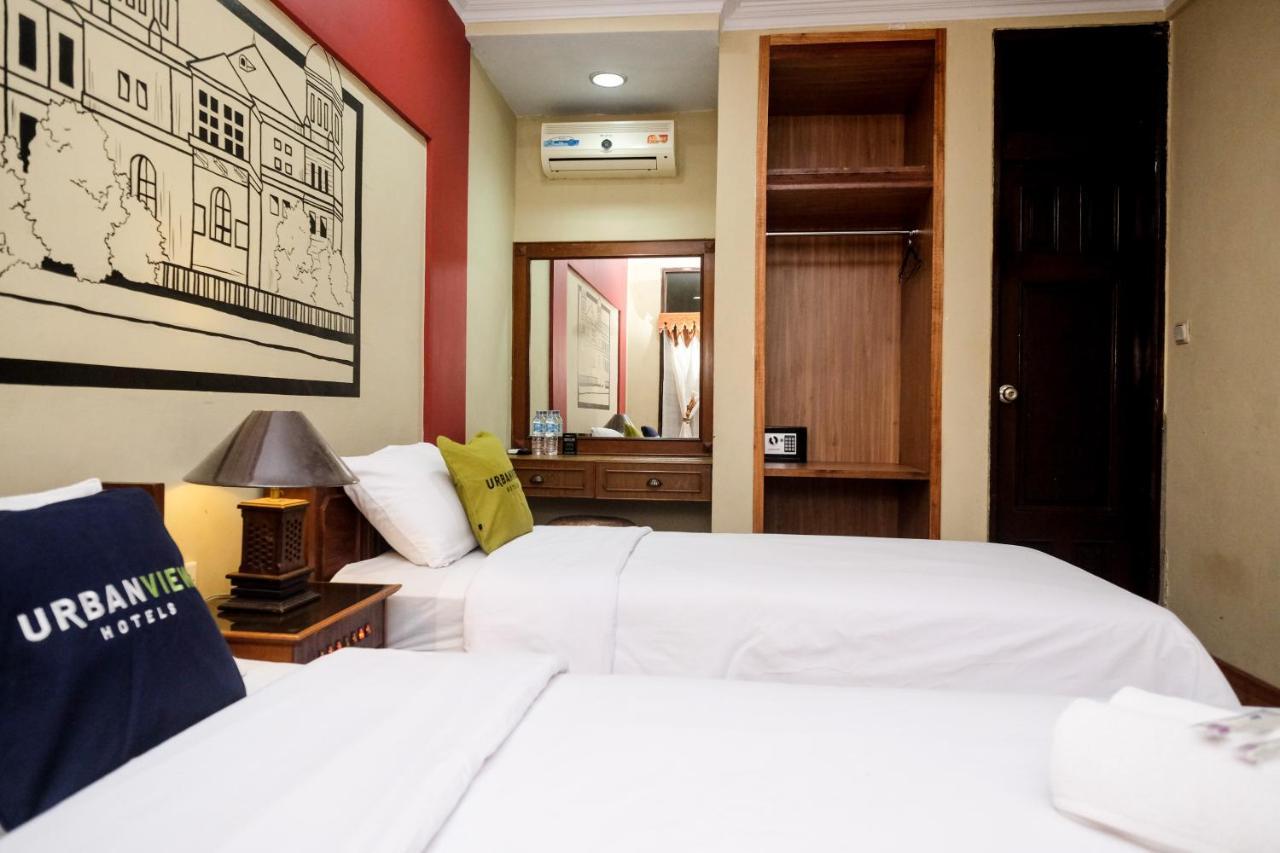 Urbanview Hotel Syariah Wisnugraha By Reddoorz 요그야카르타 외부 사진